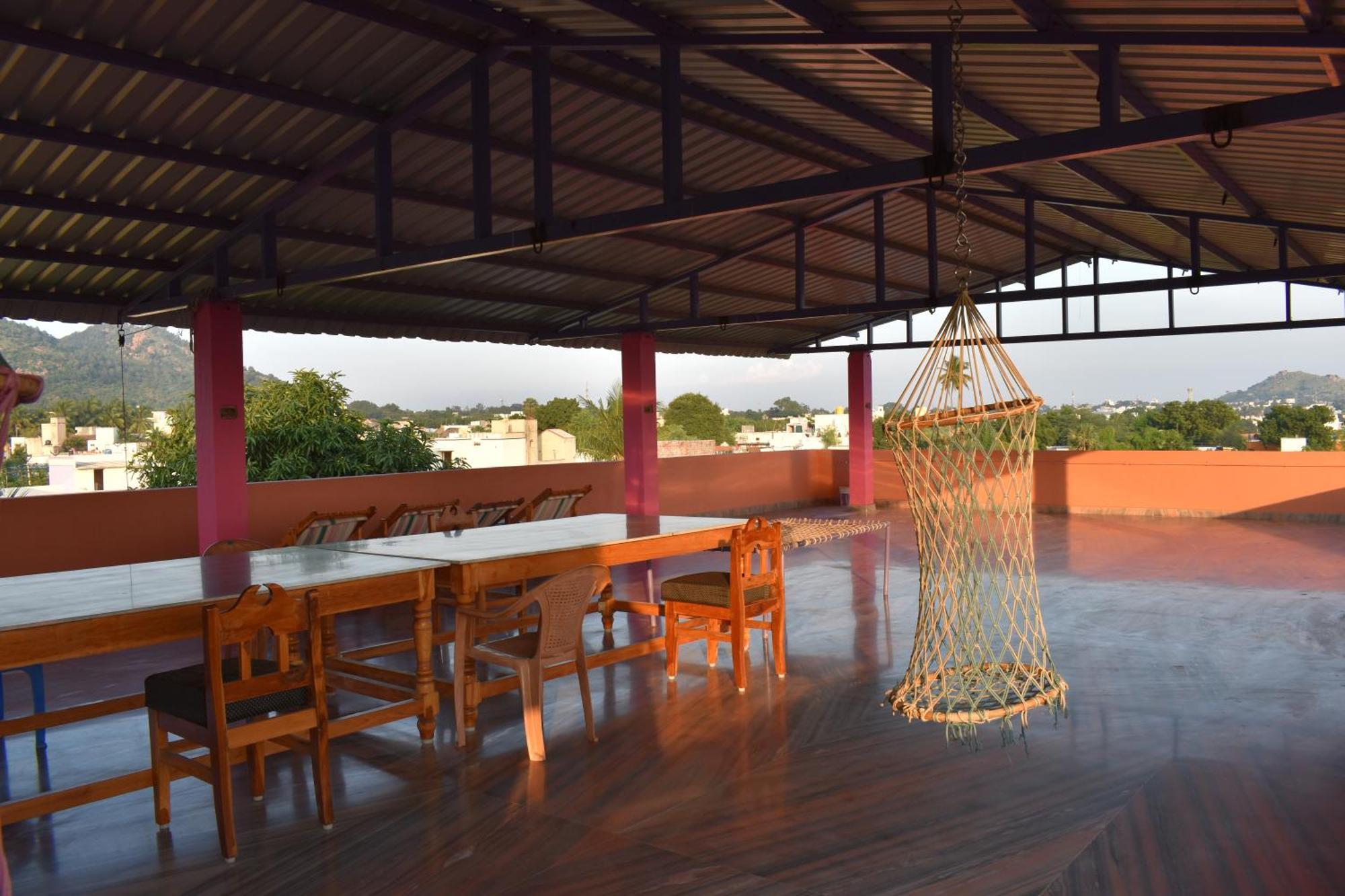 Rainbow Guest House Tiruvannāmalai Exterior foto
